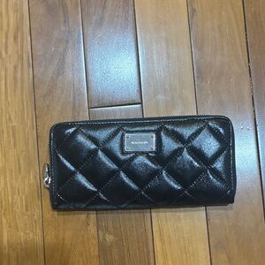 ❤️❤️FINAL❤️❤️Like new Michaels Kors Black Quilted Wallet
